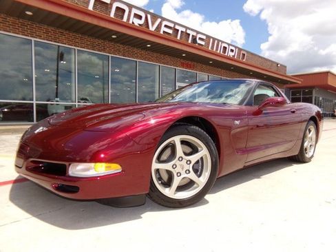 Used 2003 Chevrolet Corvette Coupe w/ Preferred Equipment Group RWD image 1