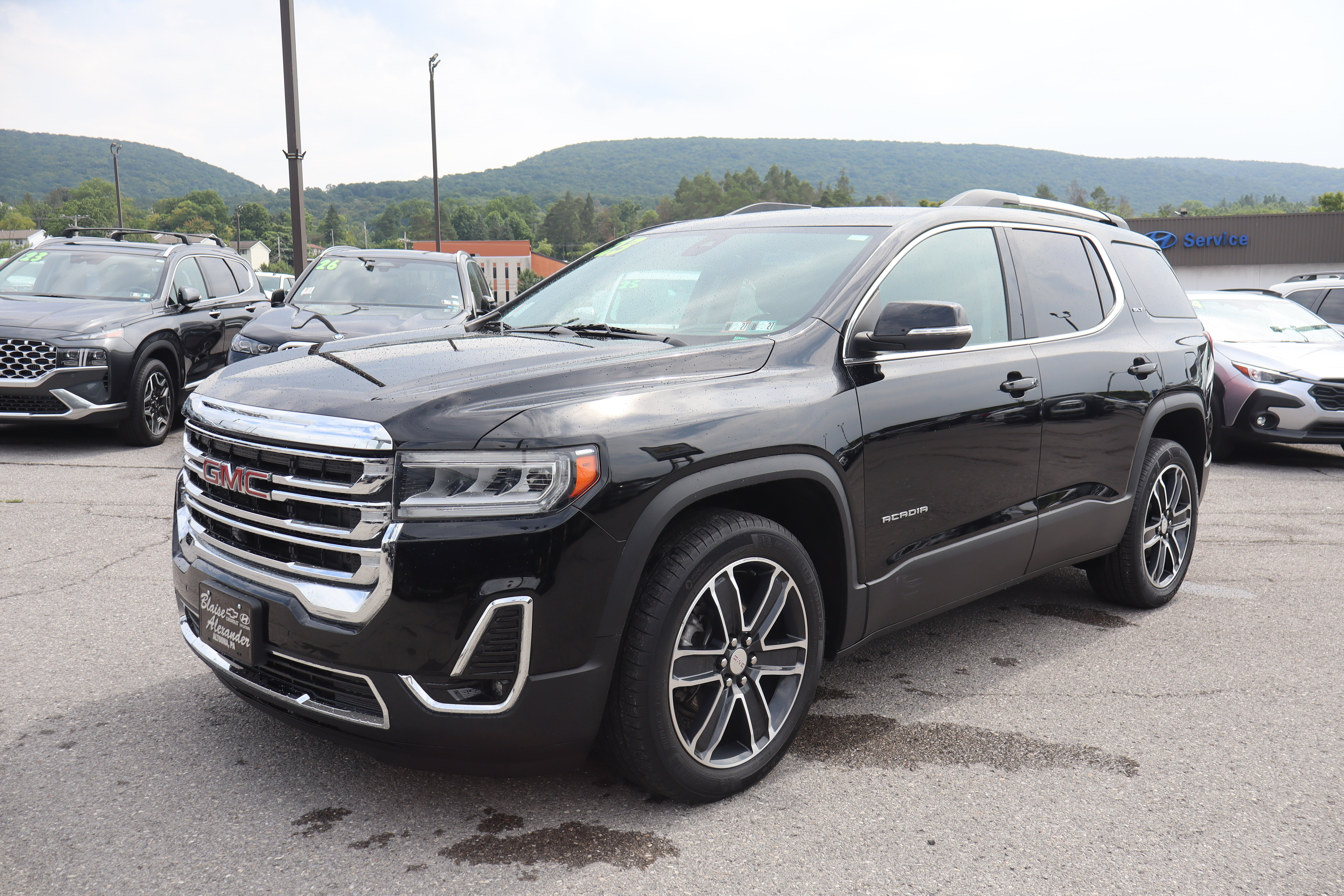 Used 2023 GMC Acadia SLT w/ Technology Package AWD/4WD image 8