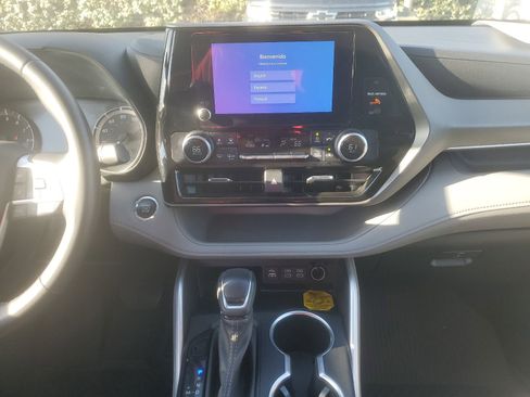 Used 2023 Toyota Highlander LE image 11