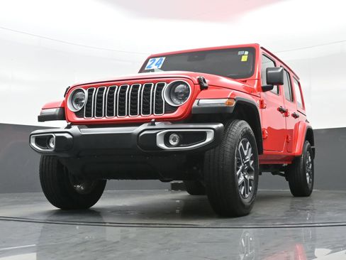 Used 2024 Jeep Wrangler Sahara image 25