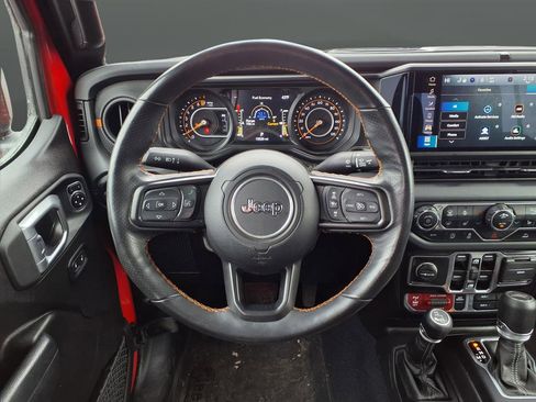 Used 2024 Jeep Gladiator Mojave w/ Convenience Group image 8