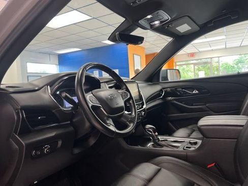 Used 2023 Chevrolet Traverse RS w/ LPO, Floor Liner Package FWD image 20