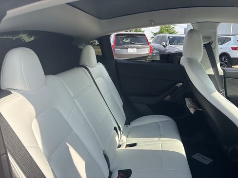 Used 2022 Tesla Model Y Long Range AWD/4WD image 11