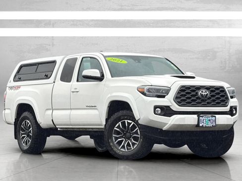 Used 2021 Toyota Tacoma TRD Sport w/ TRD Premium Sport Package image 2