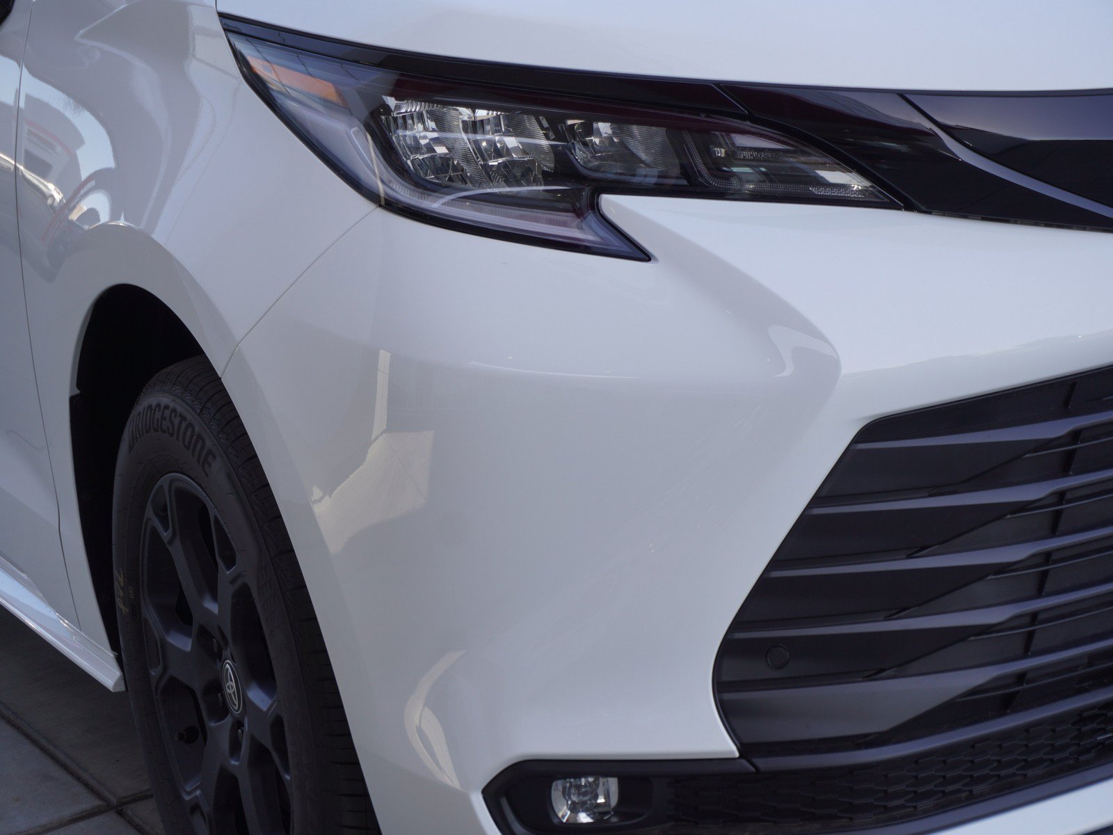 New 2026 Toyota Sienna XLE Woodland Edition AWD/4WD image 3