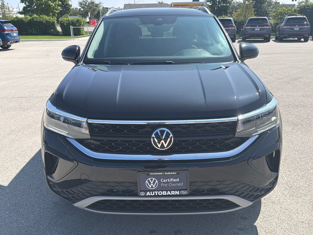 Used 2024 Volkswagen Taos SE AWD/4WD image 2