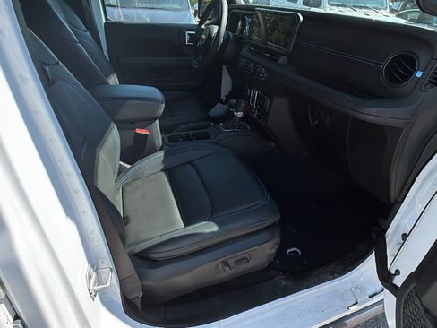 Used 2025 Jeep Wrangler Unlimited Rubicon 4xe AWD/4WD image 19