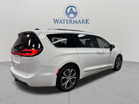 Used 2025 Chrysler Pacifica Pinnacle w/ Trailer Tow Group FWD image 12