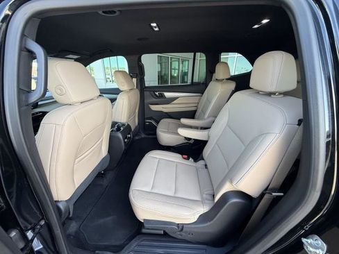 Used 2025 Buick Enclave Preferred w/ Power Package image 32