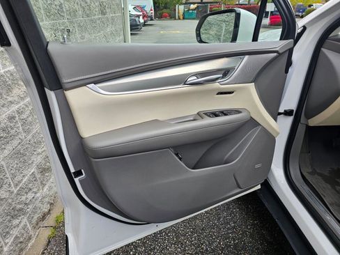 Used 2023 Cadillac XT5 Premium Luxury w/ Technology Package AWD/4WD image 22