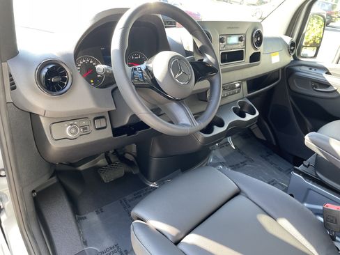 New 2025 Mercedes-Benz Sprinter 2500 image 22