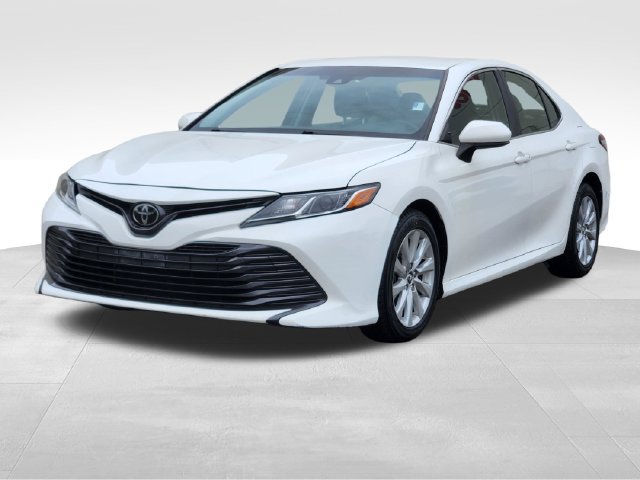 Used 2018 Toyota Camry LE FWD image 3