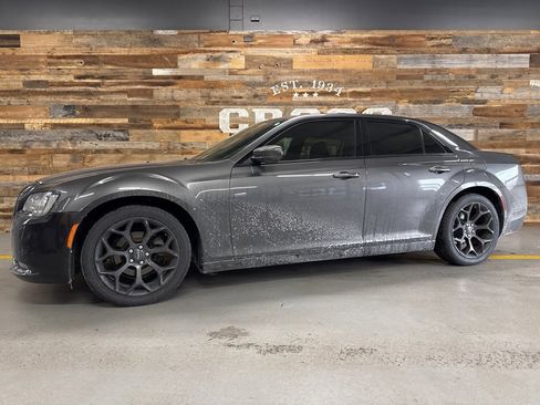 Used 2019 Chrysler 300 S image 3