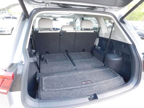 Used 2021 Volkswagen Tiguan SEL FWD image 8