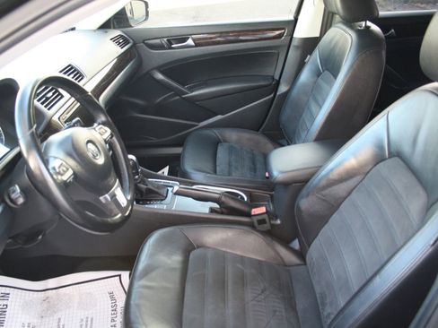 Used 2014 Volkswagen Passat 1.8T SEL Premium image 20