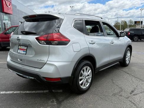 Used 2017 Nissan Rogue SV AWD/4WD image 3