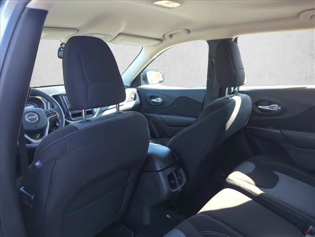 Used 2016 Jeep Cherokee Sport FWD image 29