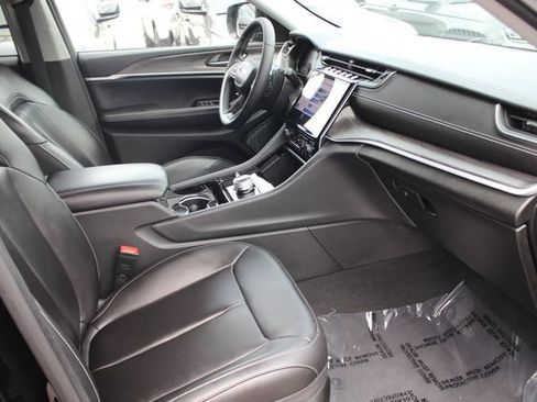 Used 2023 Jeep Grand Cherokee Limited AWD/4WD image 37