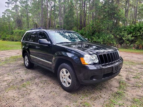 Used 2010 Jeep Grand Cherokee Laredo image 3