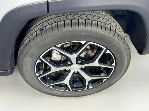 Used 2024 Jeep Compass Limited image 29