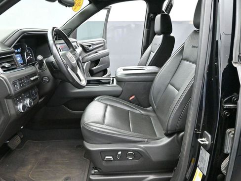 Used 2021 GMC Yukon Denali w/ Advanced Technology Package AWD/4WD image 16
