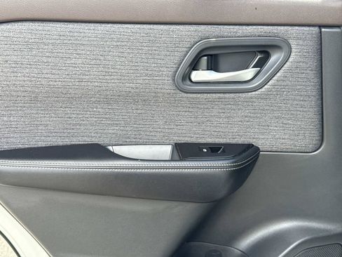 Certified 2023 Nissan Rogue SV AWD/4WD image 12
