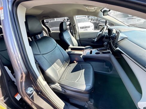 Used 2022 Toyota Sienna LE image 33