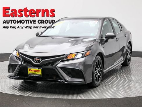 Used 2024 Toyota Camry SE image 2