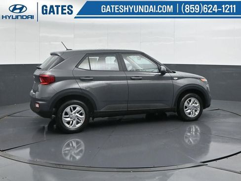 New 2026 Hyundai Venue SE image 3