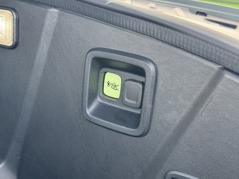 Used 2024 GMC Hummer EV 3X image 40