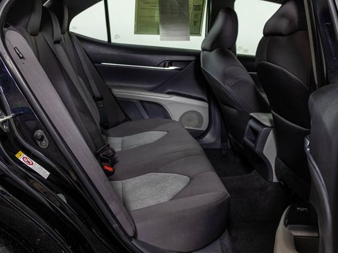 Used 2018 Toyota Camry LE FWD image 40