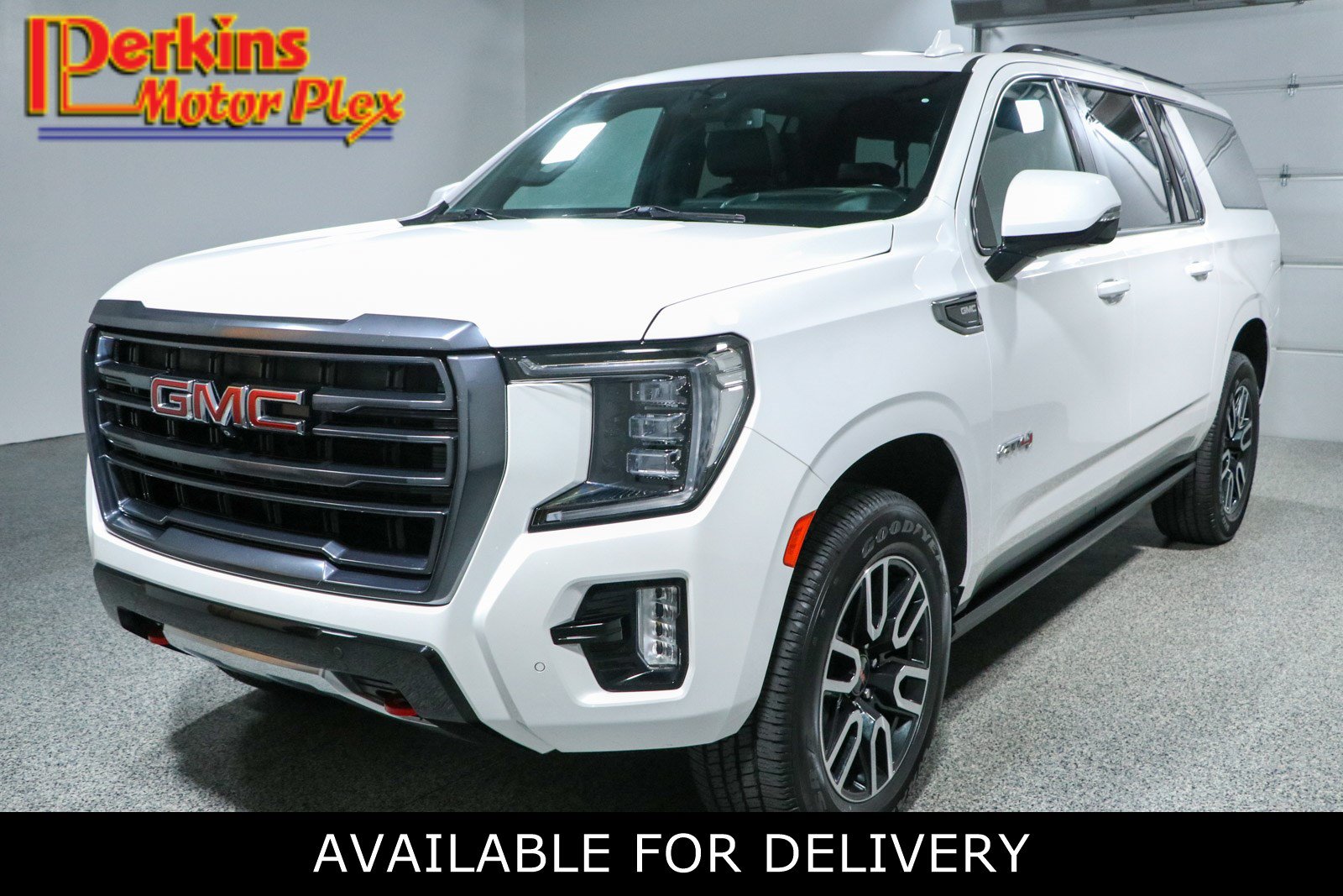Used 2021 GMC Yukon XL AT4 w/ AT4 Premium Plus Package AWD/4WD image 1