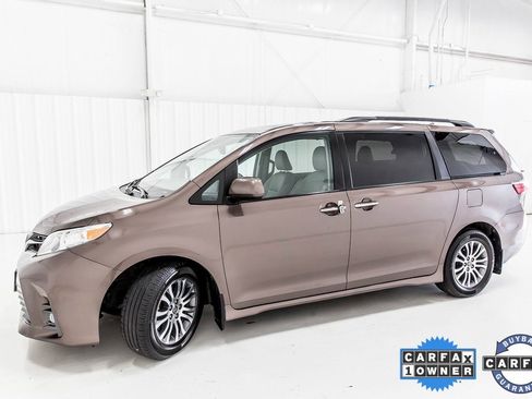 Used 2020 Toyota Sienna XLE Premium image 3