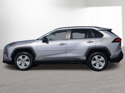 Used 2021 Toyota RAV4 LE AWD/4WD image 9