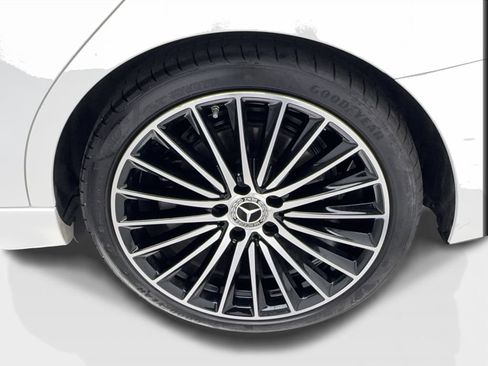 Used 2023 Mercedes-Benz C 300 Sedan image 12