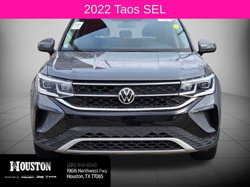 Used 2022 Volkswagen Taos SEL w/ Panoramic Sunroof Package image 2
