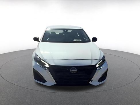 Used 2025 Nissan Altima 2.5 SV FWD image 3