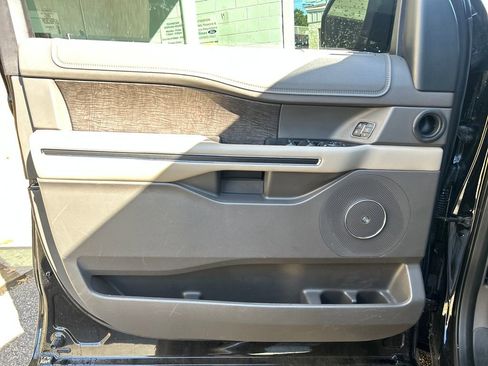Used 2019 Ford Expedition Limited image 9