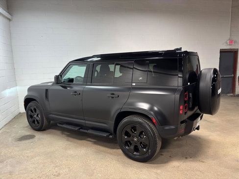 Used 2023 Land Rover Defender 110 SE image 10