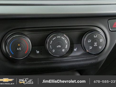 Certified 2025 Chevrolet Trax RS w/ Sunroof Package FWD image 15