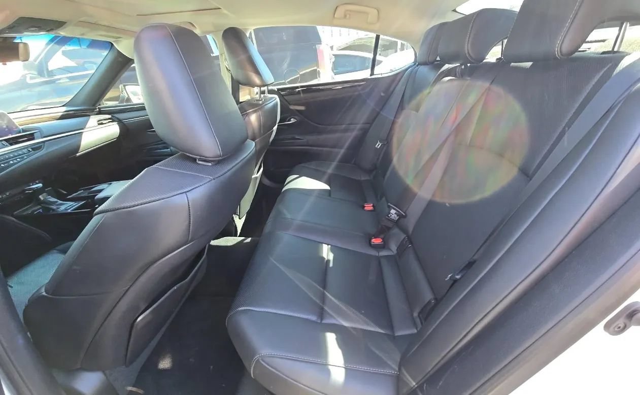 Used 2021 Lexus ES 300h w/ Premium Package FWD image 10