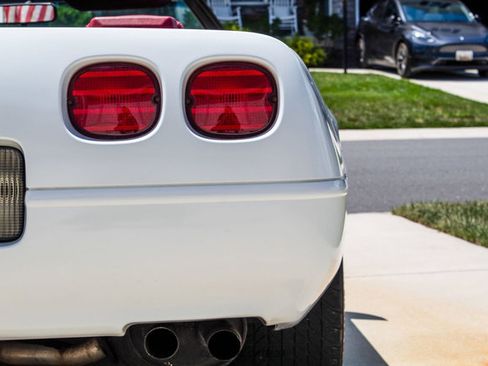 Used 1991 Chevrolet Corvette Convertible RWD image 41