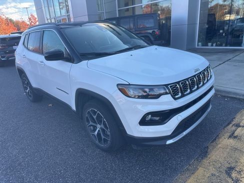 Used 2024 Jeep Compass Limited image 23