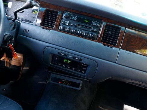 Used 1999 Lincoln Town Car Executive image 37