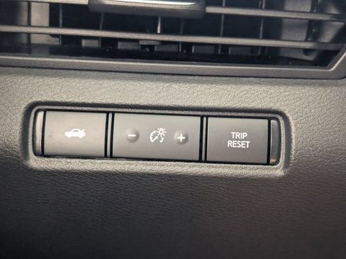 Used 2025 Nissan Altima 2.5 SV FWD image 14