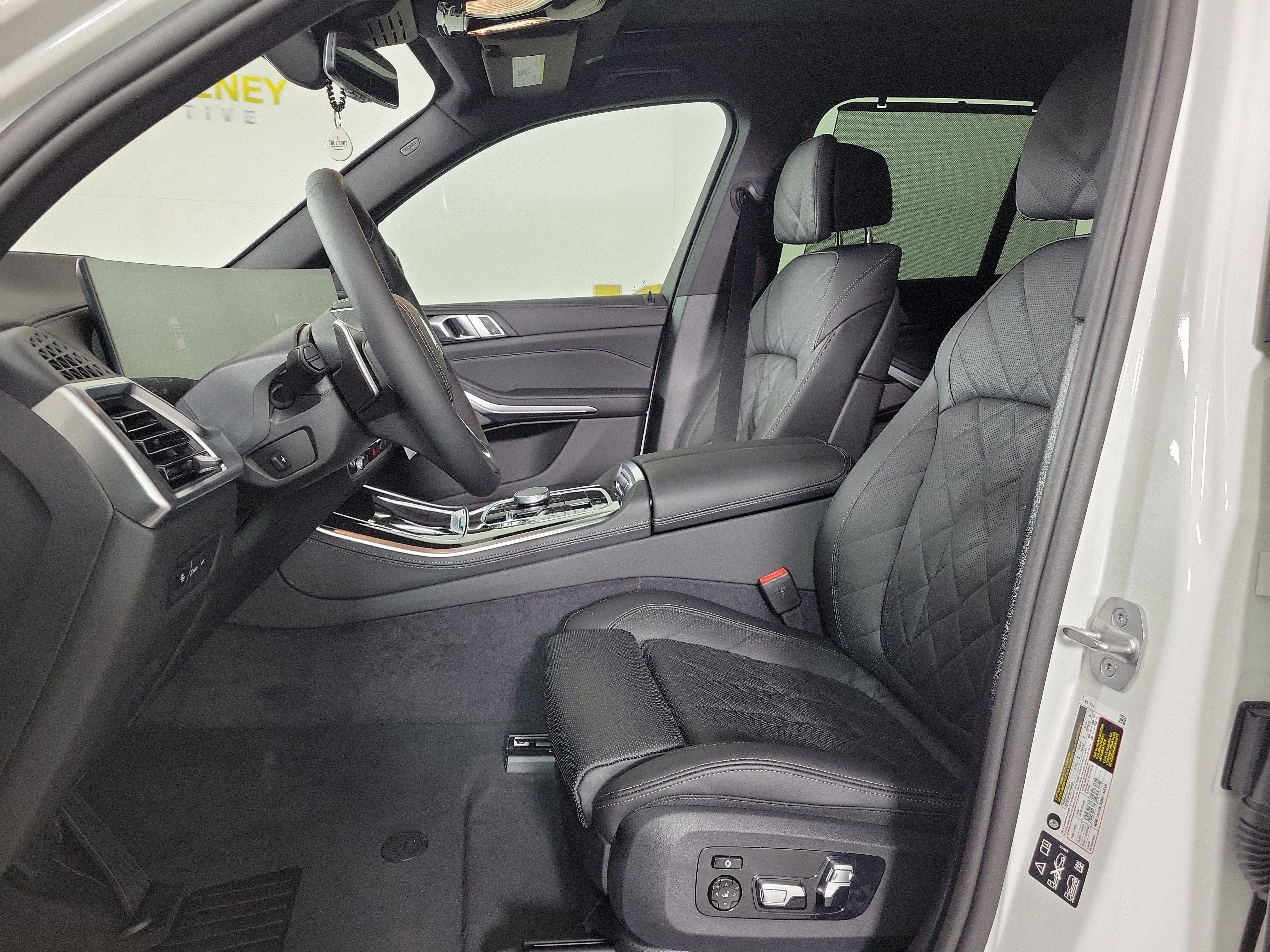 Certified 2026 BMW X5 xDrive40i AWD/4WD image 9