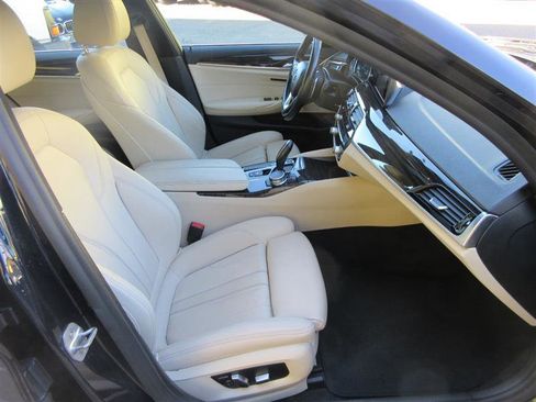 Used 2019 BMW 530i xDrive image 23