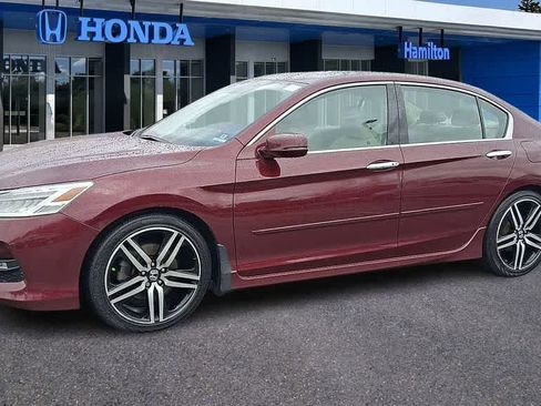 Used 2017 Honda Accord Touring image 4
