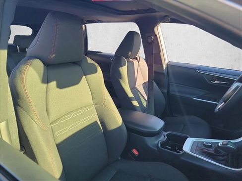 Used 2024 Toyota RAV4 SE image 17