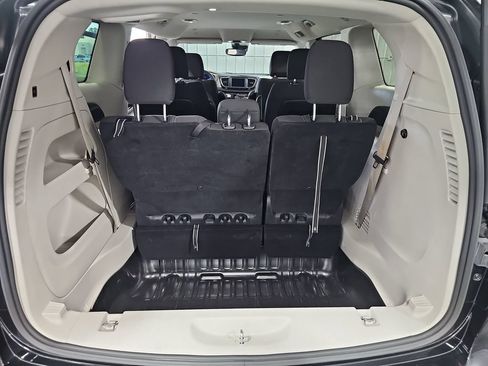 Used 2023 Chrysler Voyager LX FWD image 13